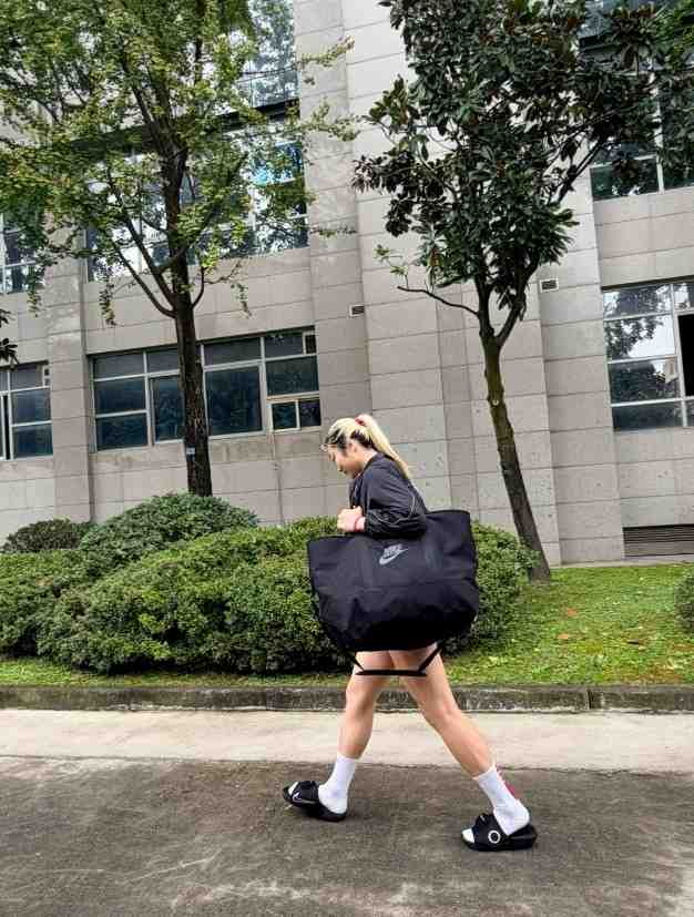 好久不见!李梦社媒晒照分享近期动态:刚刚好